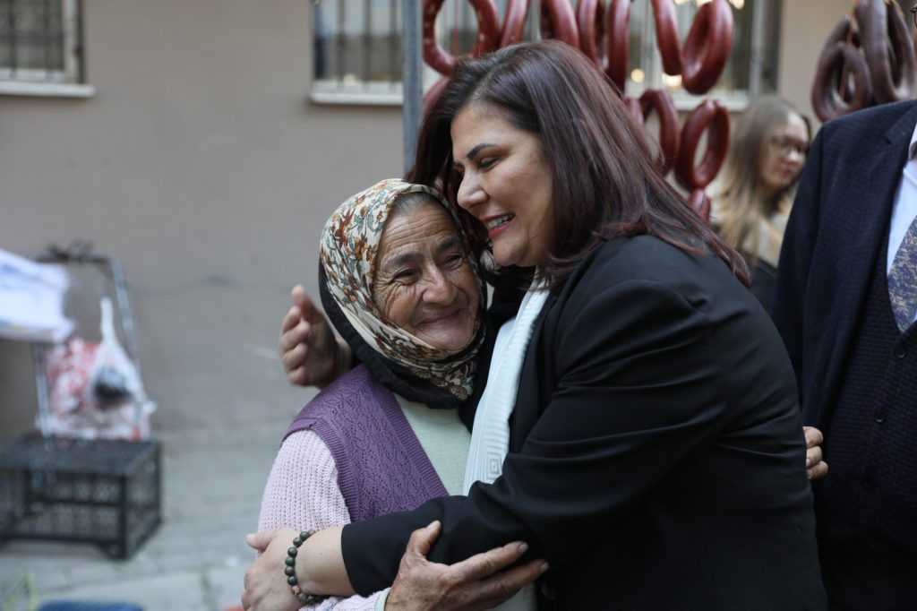 Başkan Çerçioğlu’na Salı Pazarında Sevgi Seli