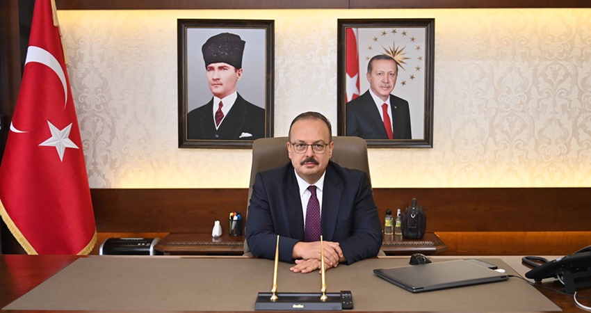 Vali Canpolat, Vatandaşların Berat Kandilini Kutladı