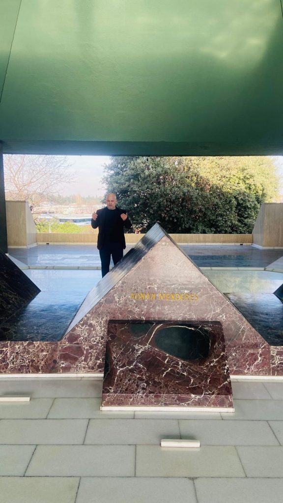 Hasan Dinçer Adnan Menderes’in Mezarını Ziyaret Etti