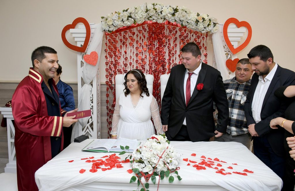 Sevgililer Günü’nün İlk Nikahını Ömer Günel Kıydı