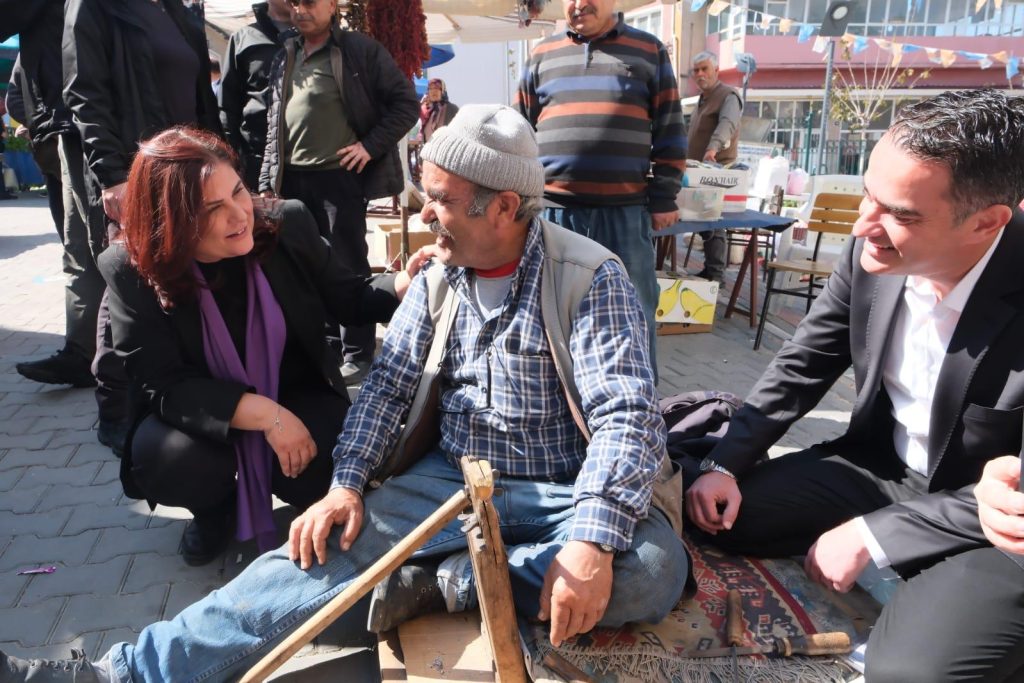 Başkan Çerçioğlu Koçarlı Pazarında Vatandaşlarla Buluştu
