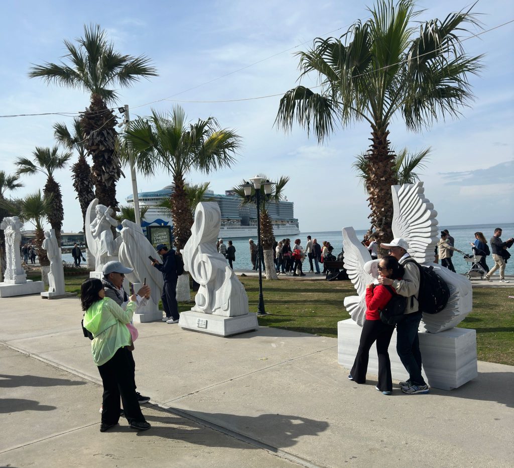Sun Princess Yolcuları Neopolis Heykellerine Hayran Kaldı