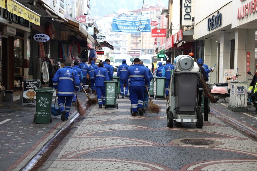 BAŞKAN ÇERÇİOĞLU’NDAN EFELER’DE ÇEVRE SEFERBERLİĞİ