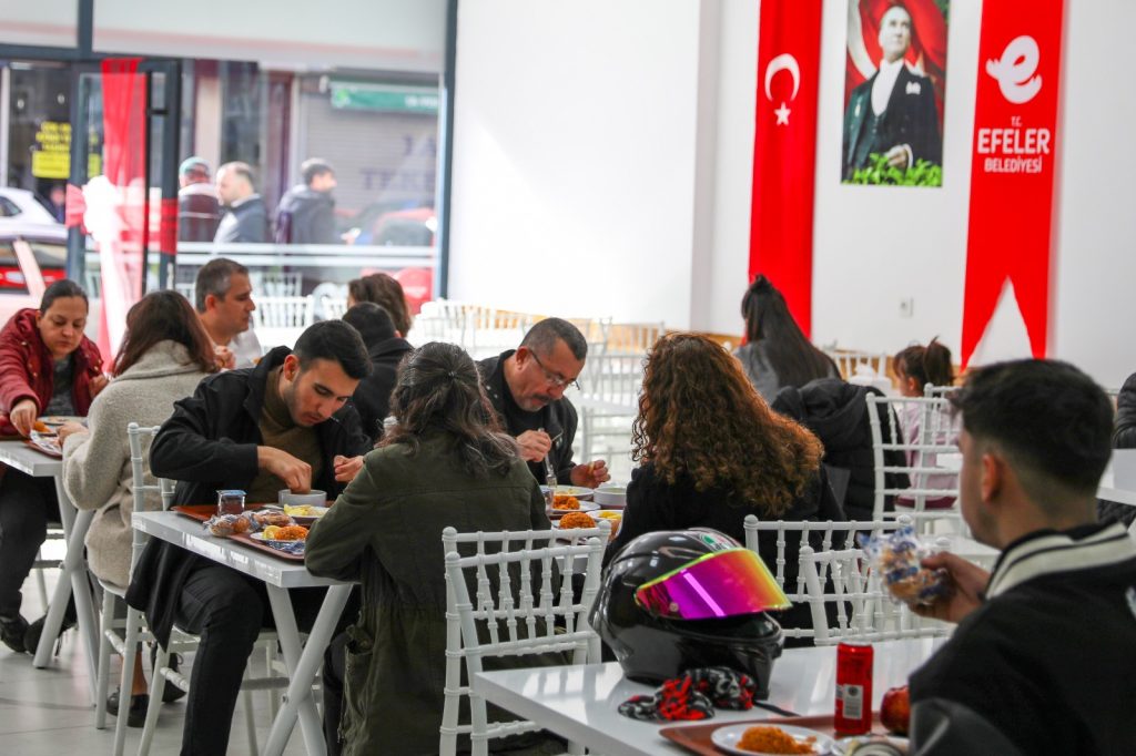 BAŞKAN YETİŞKİN’DEN EFELER’E ARMAĞAN