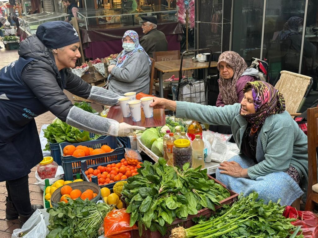 BAŞKAN ÇERÇİOĞLU’NUN İÇLERİ ISITAN SICAK ÇORBA İKRAMI HER GÜN BİNLERCE VATANDAŞA ULAŞIYOR