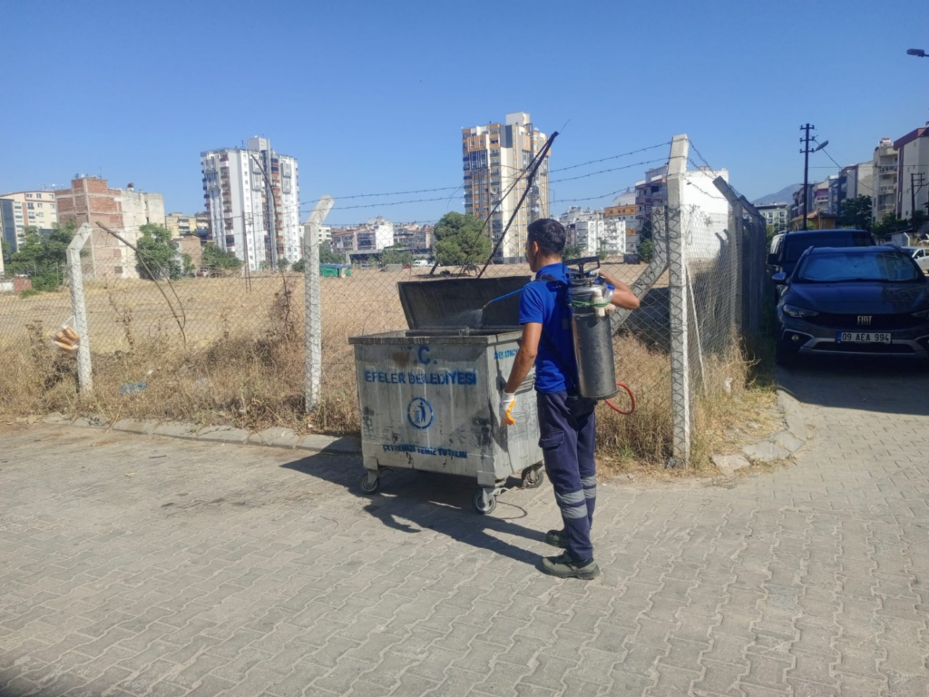 EFELER BELEDİYESİ’NDEN KARASİNEKLERLE YAZ BOYU ETKİN MÜCADELE