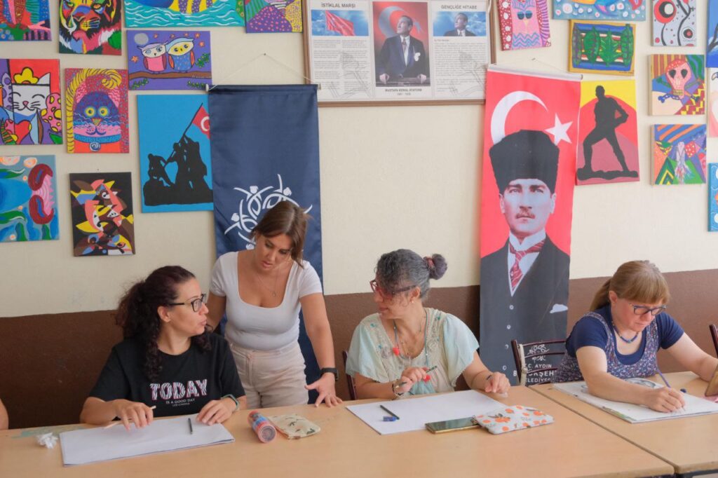 BAŞKAN ÇERÇİOĞLU’YLA AYDIN’DA SANAT HER YAŞTA: YETİŞKİNLER İÇİN YAZ RESİM KURSLARI DEVAM EDİYOR