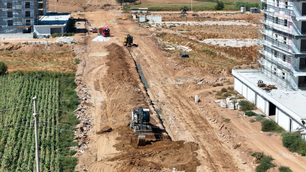 BAŞKAN ÇERÇİOĞLU’NUN ÖNCÜLÜĞÜNDE YOL YAPIM VE YENİLEME ÇALIŞMALARI TÜM HIZIYLA SÜRÜYOR