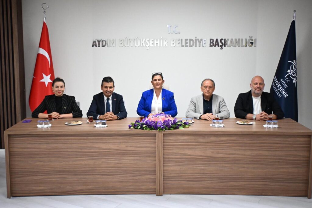 BAŞKAN ÇERÇİOĞLU’NA AK PARTİ KUŞADASI’NDAN ZİYARET