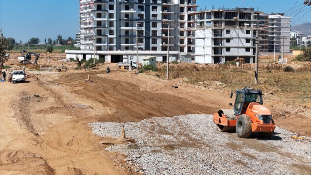 BAŞKAN ÇERÇİOĞLU’NUN ÖNCÜLÜĞÜNDE YOL YAPIM VE YENİLEME ÇALIŞMALARI TÜM HIZIYLA SÜRÜYOR