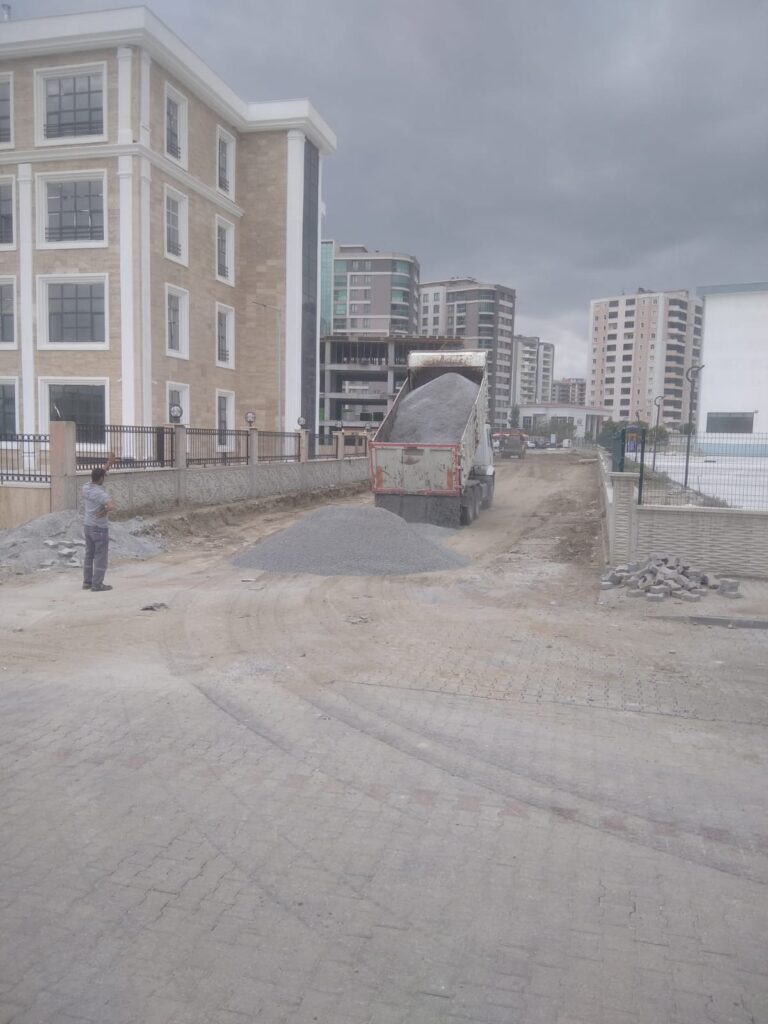 Söke Belediyesi’nden yeni Hükümet Konağı çevresinde yol düzenleme çalışması