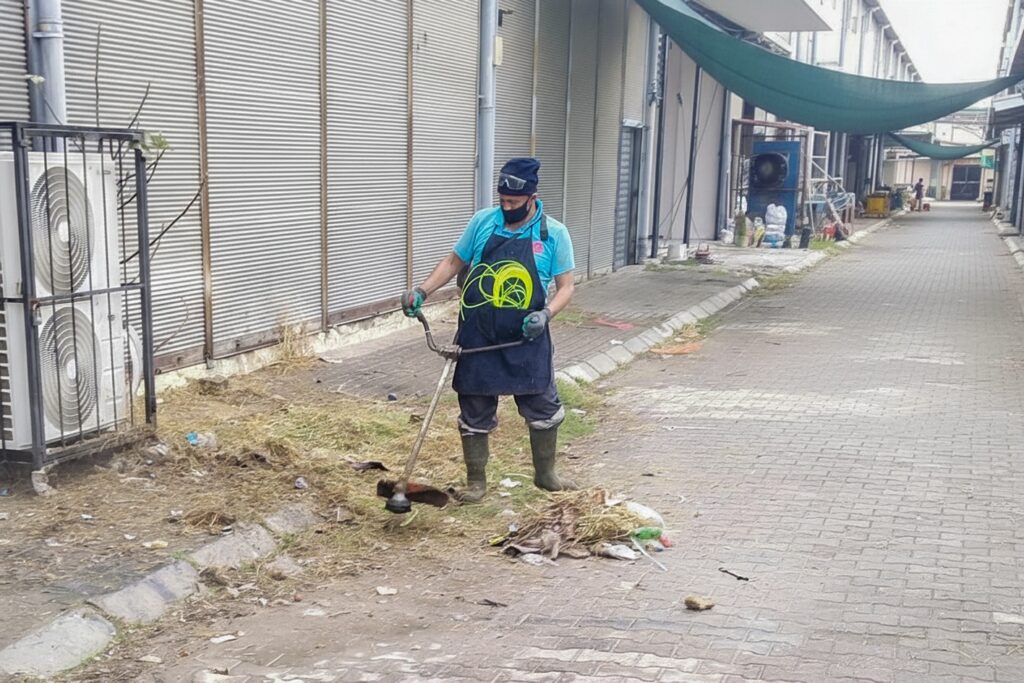 EFELER’İN EKİPLERİNDEN GIDA ÇARŞISI’NDA KAPSAMLI TEMİZLİK