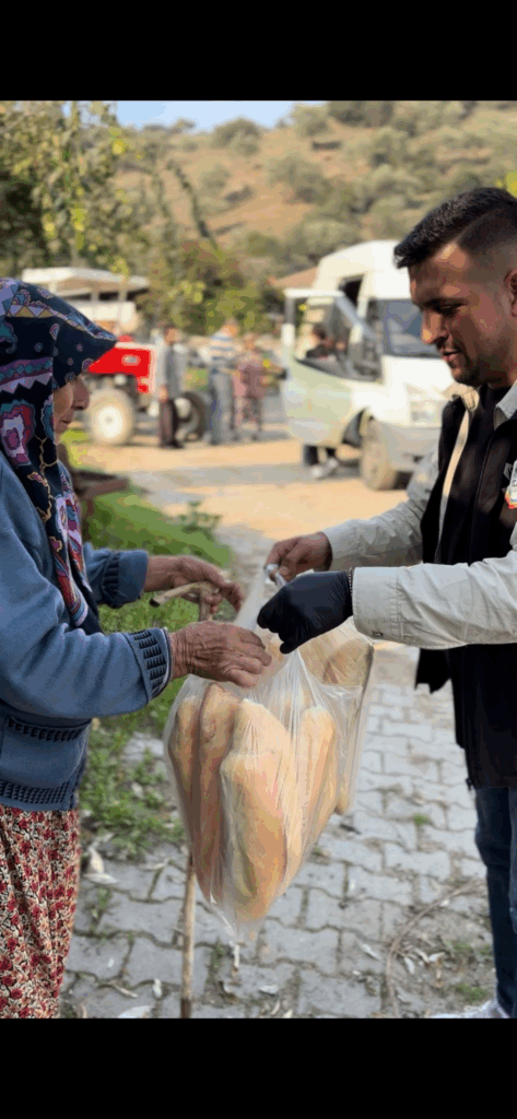 KOÇARLI HALK EKMEK GÖNÜLLERE DOKUNUYOR.