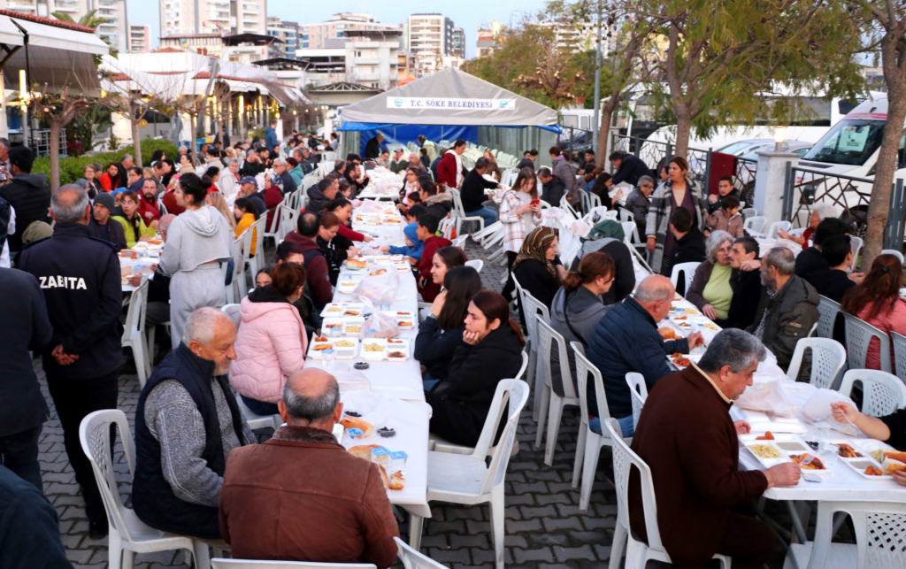 Söke Belediyesi’nden iftar sofrası