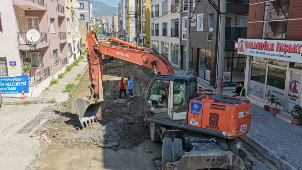 BAŞKAN ÇERÇİOĞLU’NDAN SÖKE’DE YOL YENİLEME ÇALIŞMASI