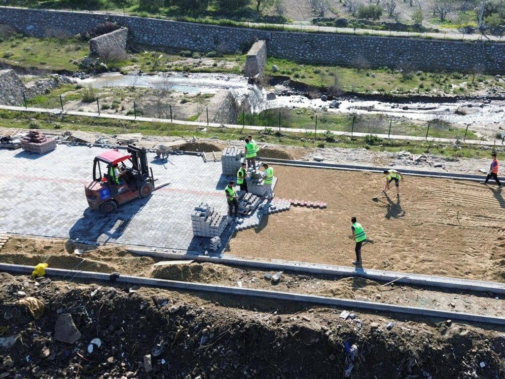 BAŞKAN ÇERÇİOĞLU TÜM İLÇELERDE YOL YAPIM VE YENİLEME ÇALIŞMALARINI SÜRDÜRÜYOR