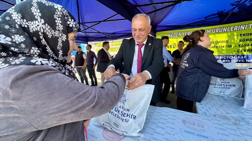 BAŞKAN ÇERÇİOĞLU BİNLERCE FİDEYİ SULTANHİSAR VE BUHARKENT’TE VATANDAŞLARLA BULUŞTURDU