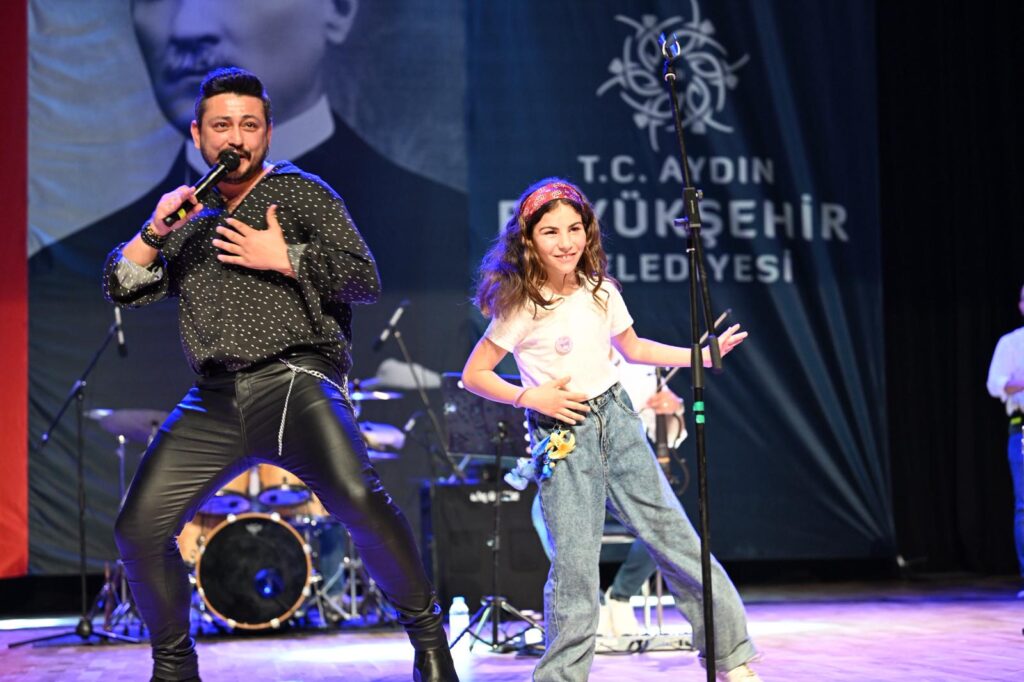BAŞKAN ÇERÇİOĞLU AYDIN’IN DÖRT BİR YANINDA VATANDAŞLARI KÜLTÜR VE SANAT ETKİNLİKLERİ İLE BULUŞTURMAYA DEVAM EDİYOR