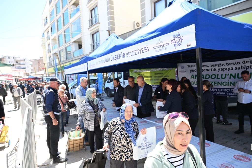 BAŞKAN ÇERÇİOĞLU BİNLERCE FİDEYİ SÖKE’DE VATANDAŞLAR İLE BULUŞTURDU