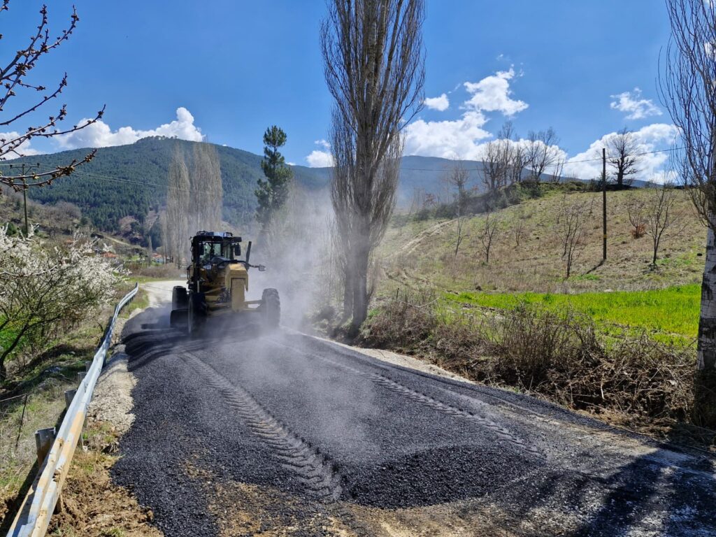 BAŞKAN ÇERÇİOĞLU’NUN ÖNCÜLÜĞÜNDE AYDIN’IN TÜM İLÇELERİNDE YOL YAPIM VE YENİLEME ÇALIŞMALARI SÜRÜYOR
