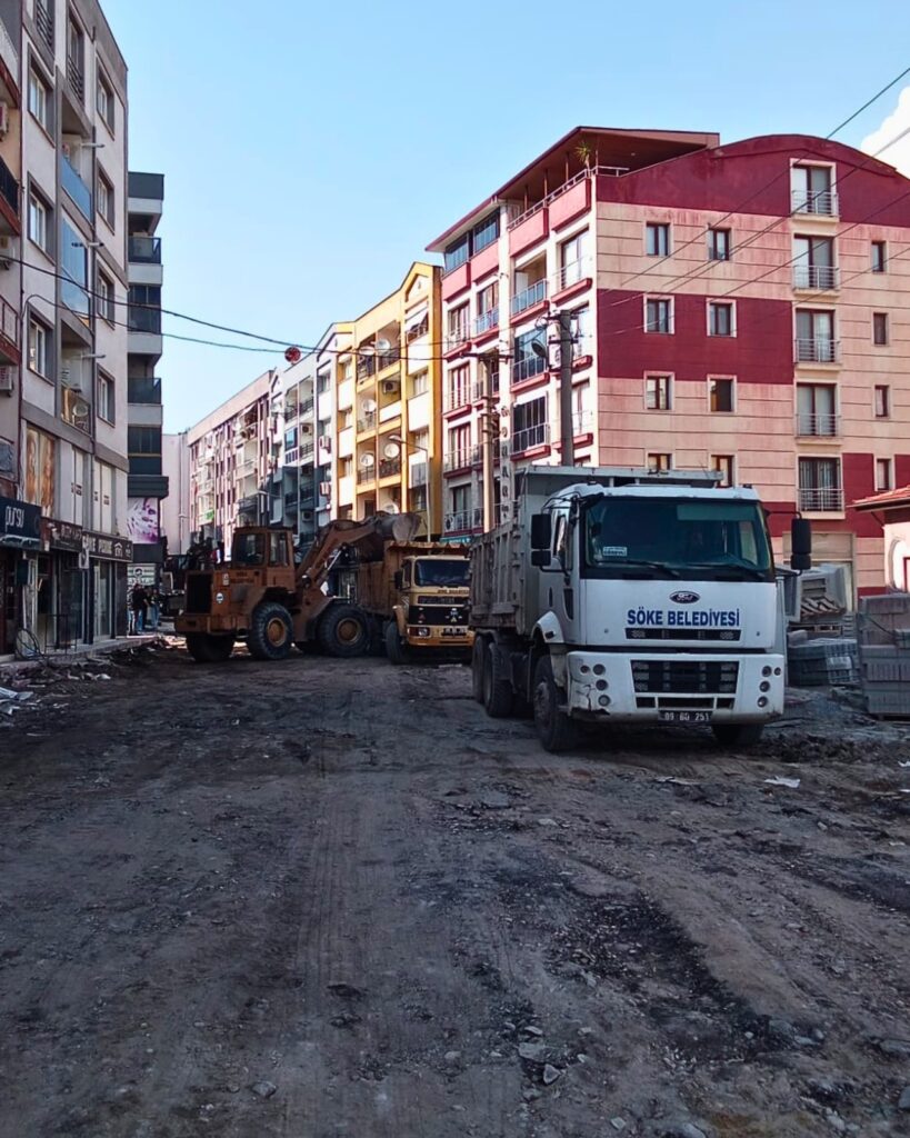 Pullukçu Sokak’ta Yol Yenileme Çalışmalarının İkinci Etabı Başladı