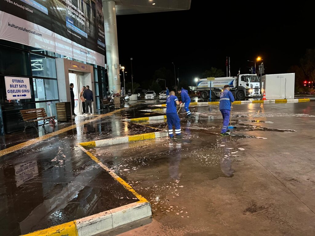 BAŞKAN ÇERÇİOĞLU’NUN ÇALIŞMALARI İLE OTOBÜS TERMİNALLERİ PIRIL PIRIL OLUYOR