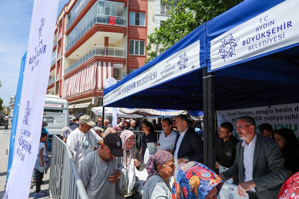 BAŞKAN ÇERÇİOĞLU’NUN ÖNCÜLÜĞÜNDE ATA TOHUMLARINDAN ÜRETİLEN FİDELER VATANDAŞLARLA BULUŞUYOR