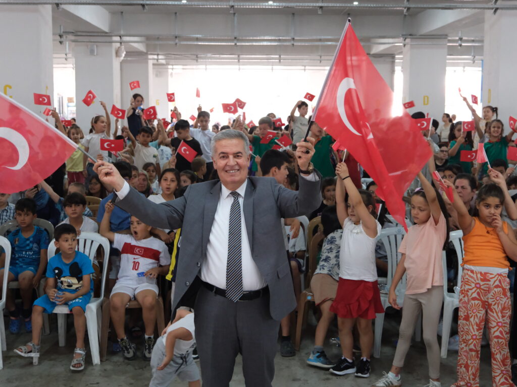 BAŞKAN EROL: “ÇOCUKLARIMIZIN MUTLULUĞU HER ŞEYİN ÜZERİNDE”