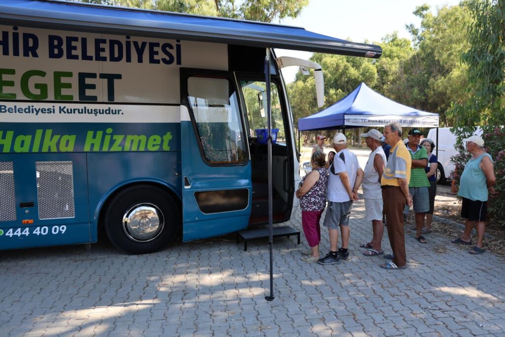 AYDIN BÜYÜKŞEHİR BELEDİYESİ MOBİL HALK EGE ET’E KUŞADASI’NDA VATANDAŞLARDAN YOĞUN İLGİ