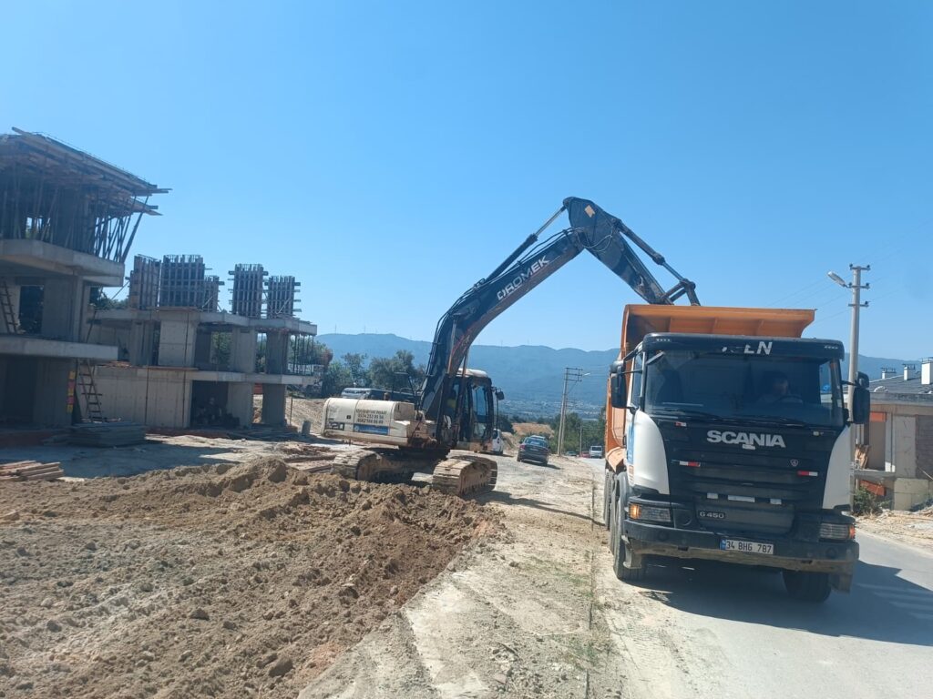 BAŞKAN ÇERÇİOĞLU’NUN ÖNCÜLÜĞÜNDE AYDIN’IN TÜM İLÇELERİNDE ULAŞIM YATIRIMLARI SÜRÜYOR