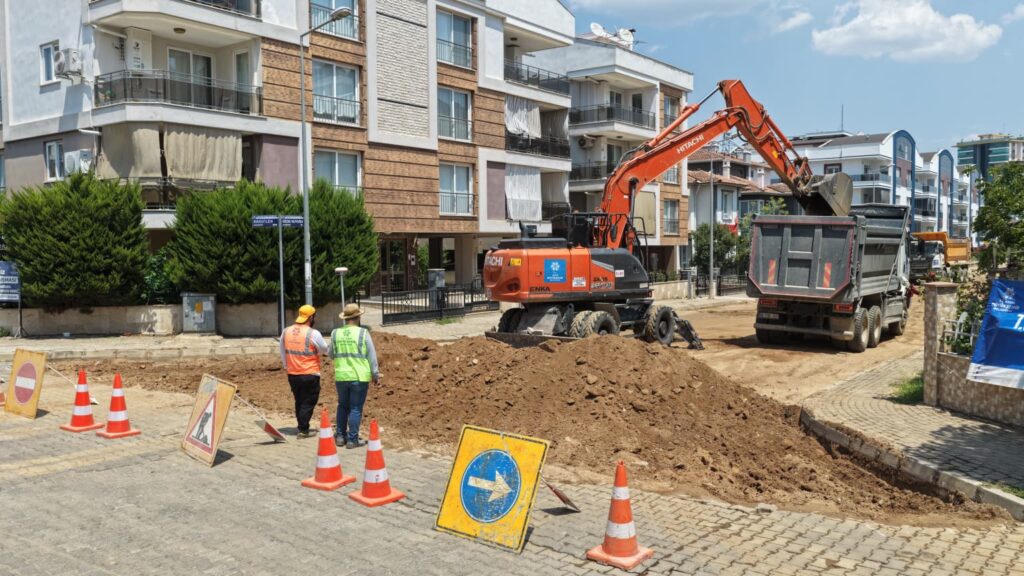 BAŞKAN ÇERÇİOĞLU’NDAN EFELER’DE YOL YENİLEME ÇALIŞMASI