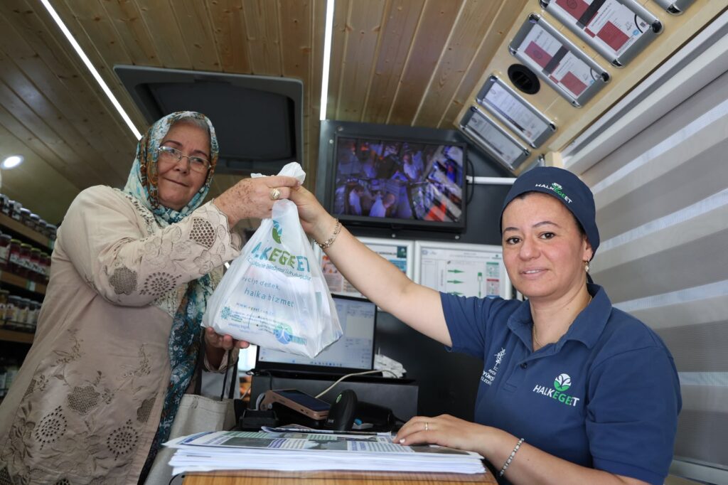 AYDIN BÜYÜKŞEHİR BELEDİYESİ MOBİL HALK EGE ET BOZDOĞAN’DA VATANDAŞLARLA BULUŞTU