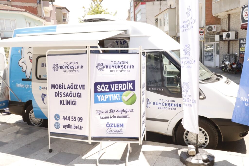 BAŞKAN ÇERÇİOĞLU AĞIZ VE DİŞ SAĞLIĞI HİZMETLERİNİ AYDIN’IN DÖRT BİR YANINDA VATANDAŞLARLA BULUŞTURMAYA DEVAM EDİYOR