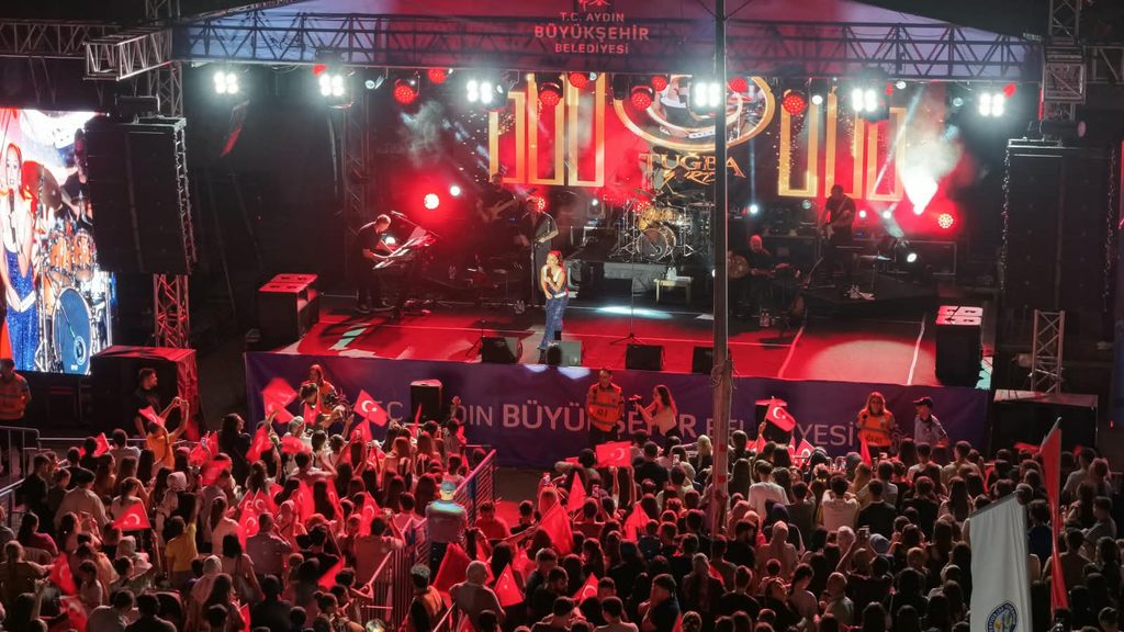 BUHARKENT’İN DÜŞMAN İŞGALİNDEN KURTULUŞUNUN 104. YILINDA COŞKULU KONSER
