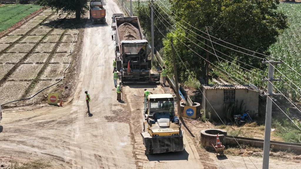BAŞKAN ÇERÇİOĞLU KIRSAL MAHALLELERDE YOL YENİLEME ÇALIŞMALARINI SÜRDÜRÜYOR