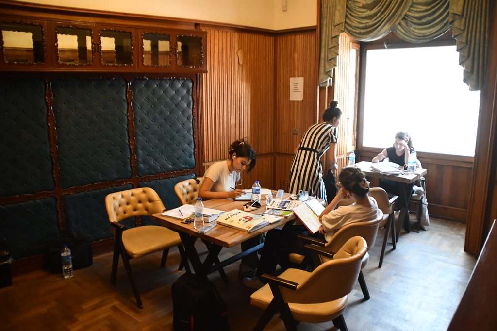 İlber Ortaylı Kitabevi Temmuz Ayında 2 Bin 156 Öğrenciyi Ağırladı