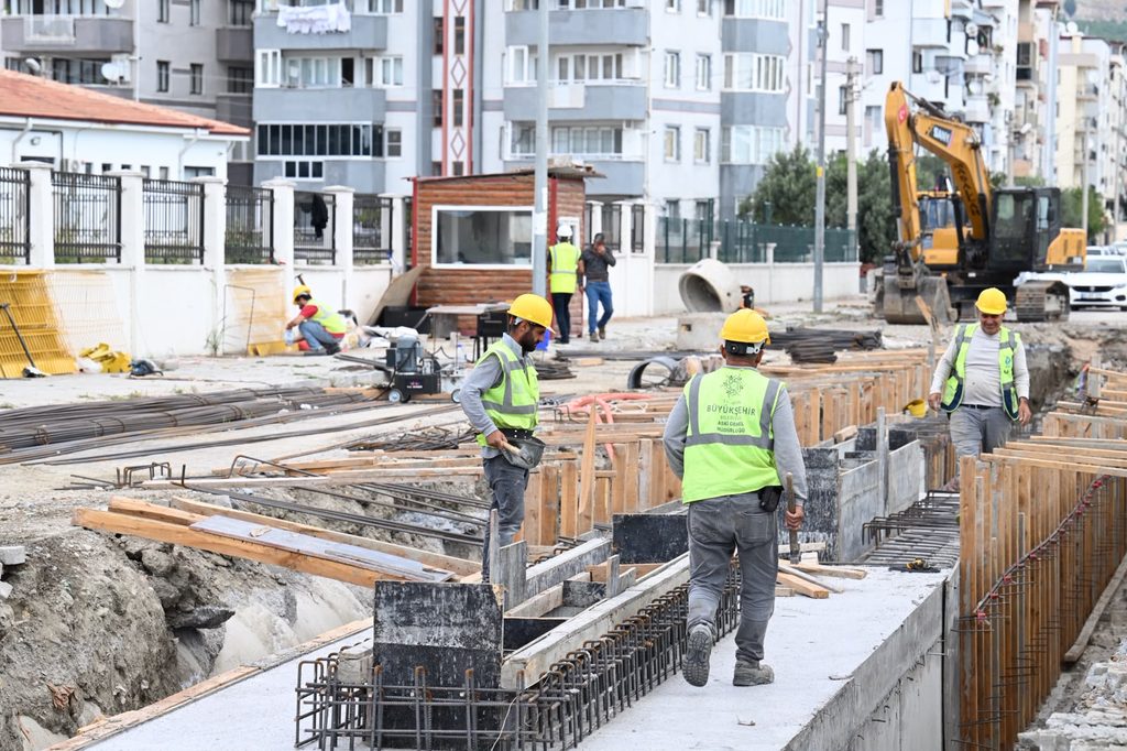 BAŞKAN ÇERÇİOĞLU’NUN ÇALIŞMALARIYLA SÖKE’NİN ALTYAPISI GÜÇLENİYOR