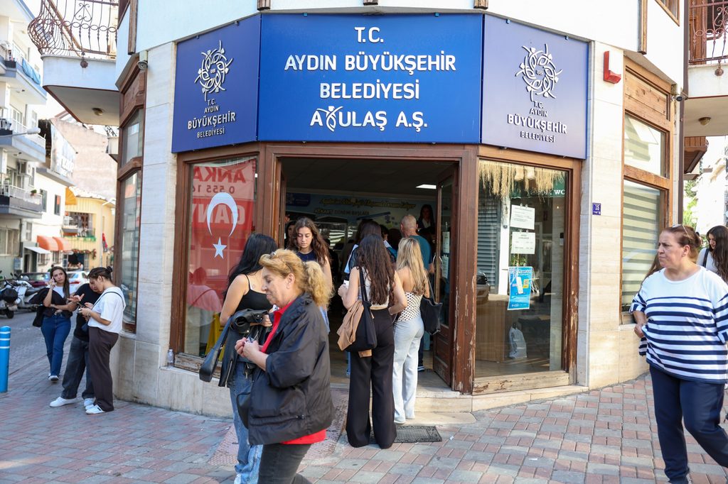 AYDIN BÜYÜKŞEHİR BELEDİYESİ’NİN ÜNİVERSİTE ÖĞRENCİLERİNE AYKART HİZMETİ SÜRÜYOR