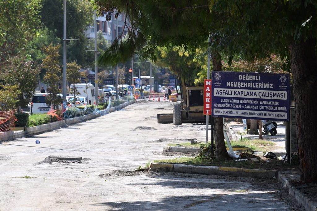 BAŞKAN ÇERÇİOĞLU’NUN ÖNCÜLÜĞÜNDE SÖKE’DE YOL YENİLEME VE ALTYAPI ÇALIŞMALARI EŞ ZAMANLI SÜRDÜRÜLÜYOR